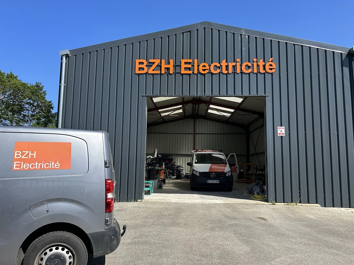 Locaux professionnels — BZH électricité